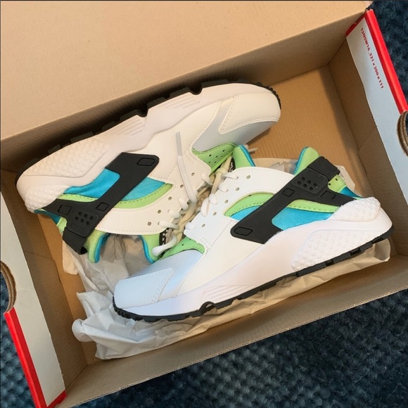 Nike Shoes - Women’s Nike Air Huarache Run Sneakers